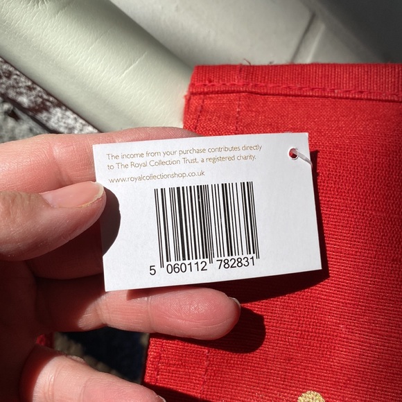 Buckingham Palace, a royal Christmas red and gold jute tote bag NWT - Picture 9 of 9